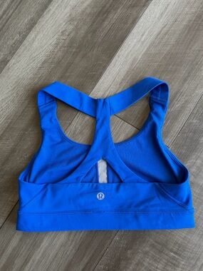 Lululemon Fast Lane Bra in Cerulean Blue Women’s Size 4 Workout Sports Bra